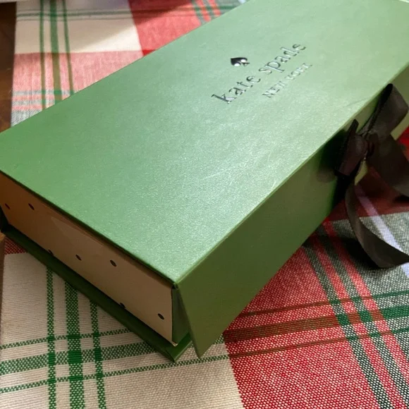 lNWT! ♠️ kate spade 3-pair gift set cozy low socks. Limited edition KS gift box! - Picture 14 of 15